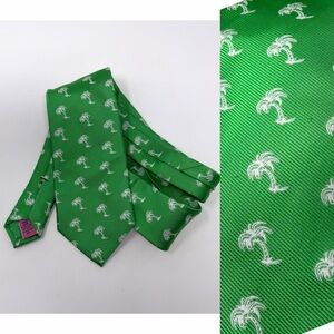 VINEYARD VINES Handmade 100% Silk Tie Palm Trees Green Pattern